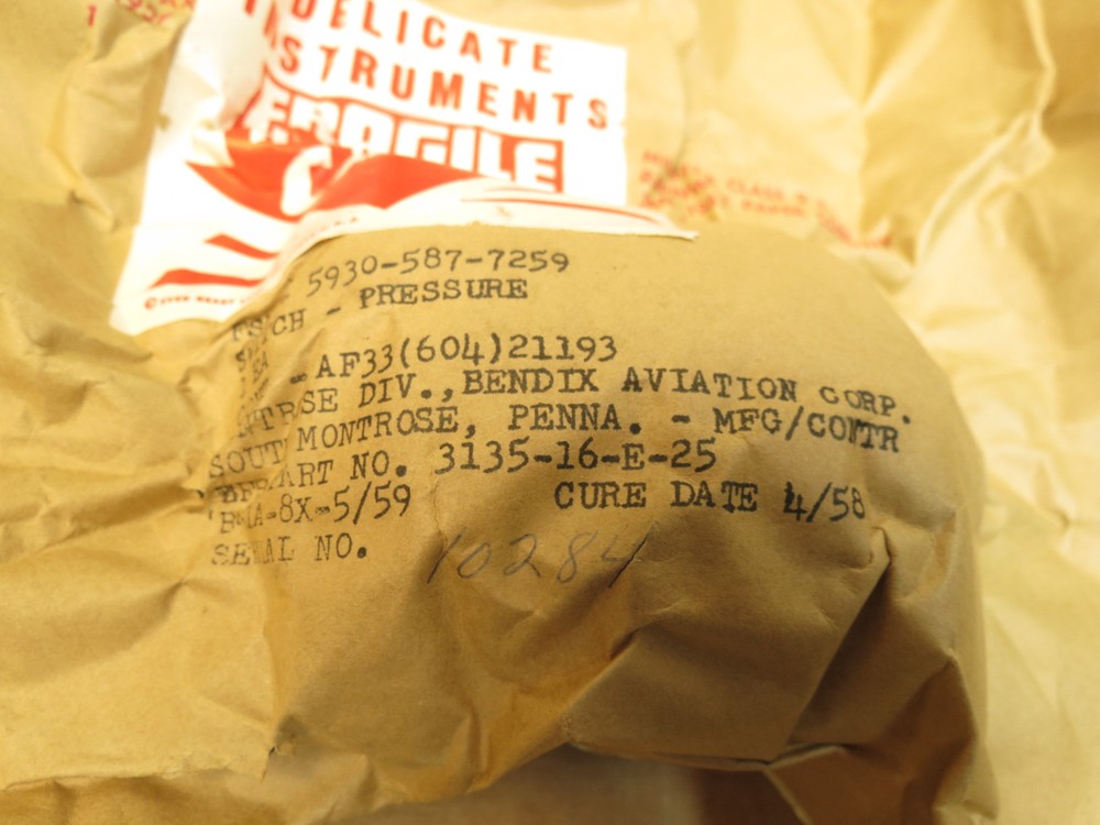 Aircraft Fuel Pressure Switch “Explosion Proof” Bendix 3135-16-E-25 New Surplus