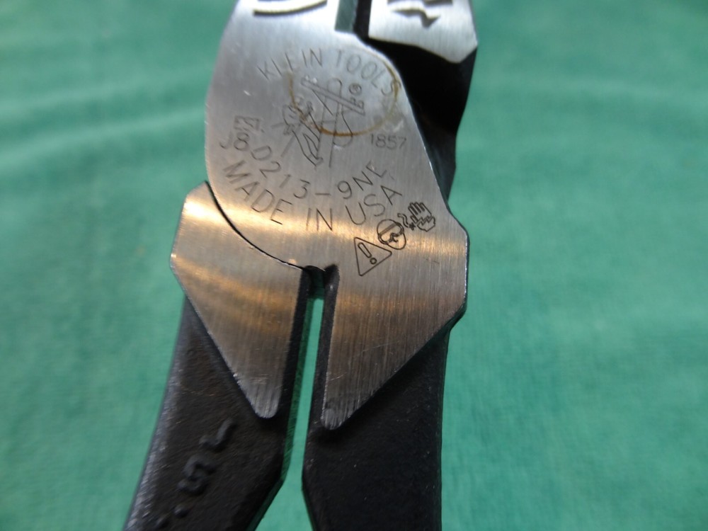 Klein Tools D213-9NE - Lineman's Pliers 9" High Leverage Side Cutting Pliers