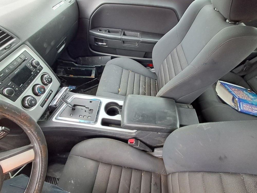 CHALLENGE 2010 Glove Box 4805321