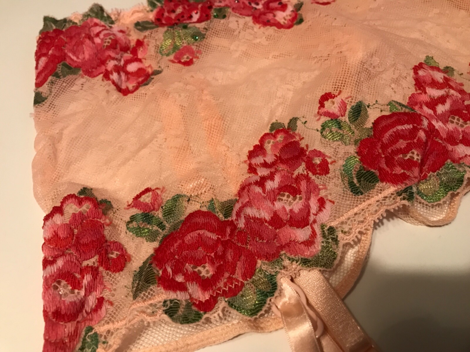 Victoria’s Secret Very Sexy Embroidered Roses Lace Garter Skirt NWT Crystals M