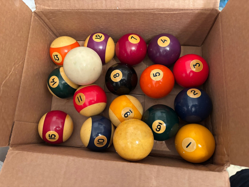 Vintage Billiard Pool Ball Set Wall Decor  17 piec.