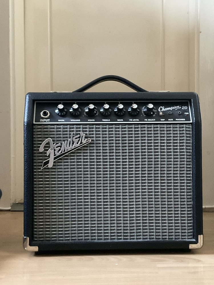 fender guitar amplifier used champion 20