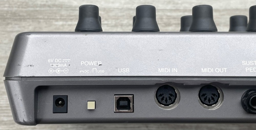 Alesis Photon X25 USB/MIDI Keyboard Controller Powers On Working but Read