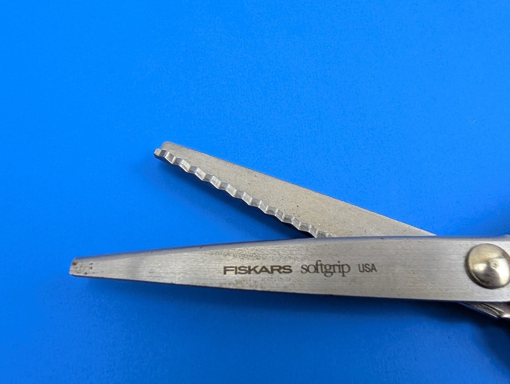 Fiskars Pinking Shears Scissors 9 Inches Long Orange Zig Zag