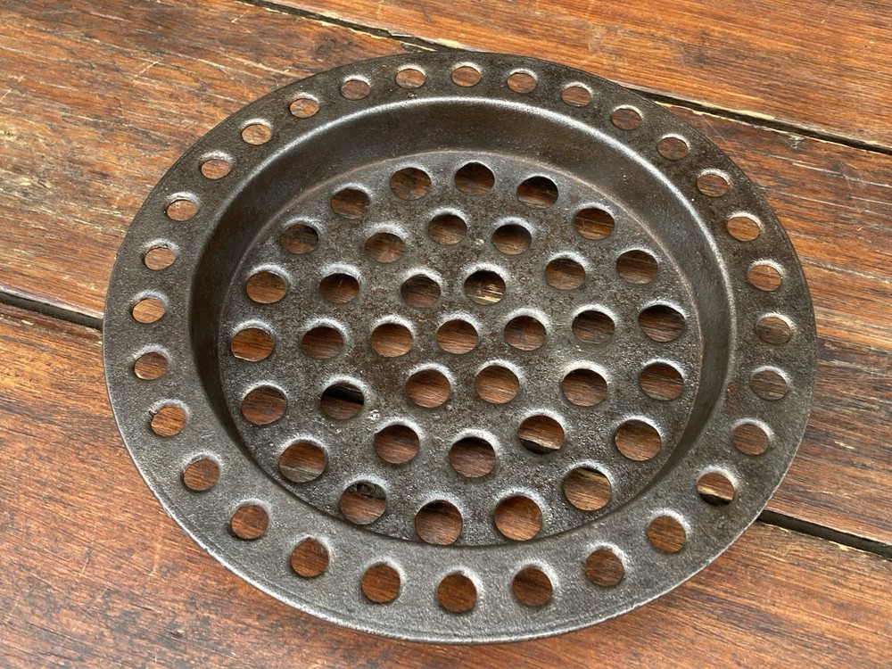 Gate Marked Eccentric Pot/Kettle Trivet