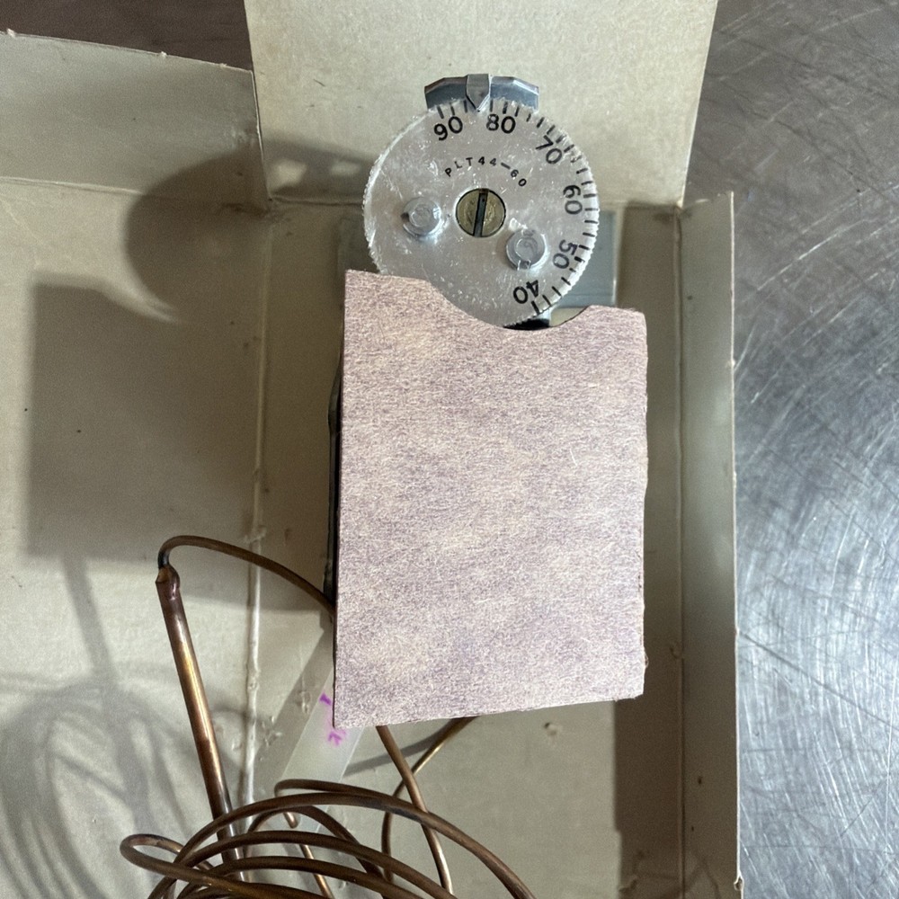 Johnson Controls A28GJ-13C 2-Stage Temperature Control Nos Surplus