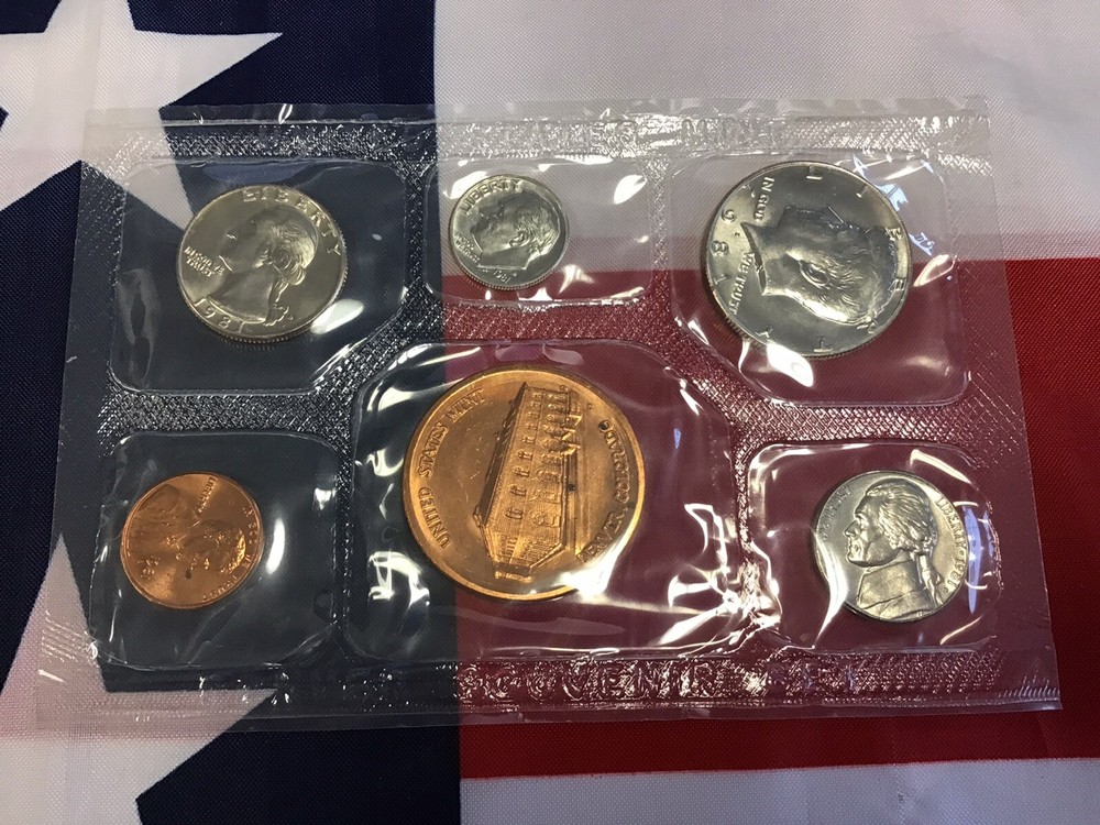 1981-D Official US Mint Souvenir Set with Envelope.
