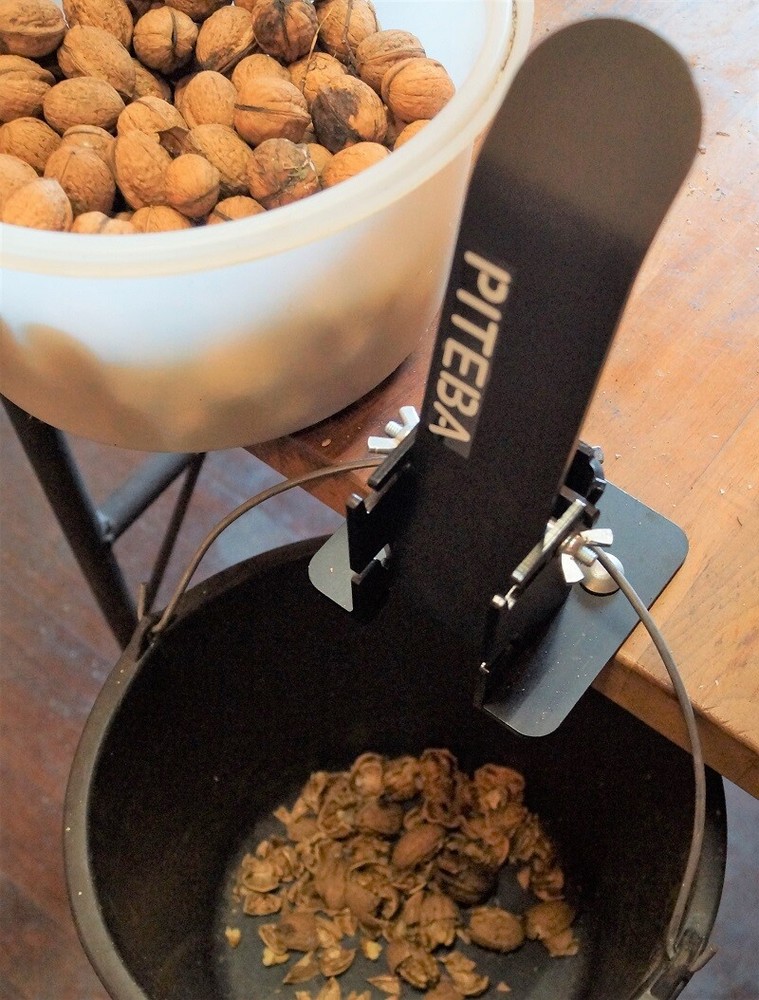 Piteba Nutcracker Steel - easy cracking: for walnuts, hazelnuts and almonds