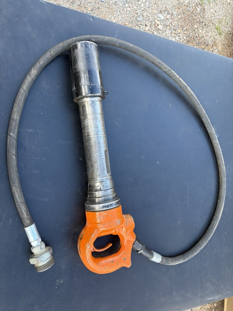 pneumatic rivet buster Model 133 W/hose Untested