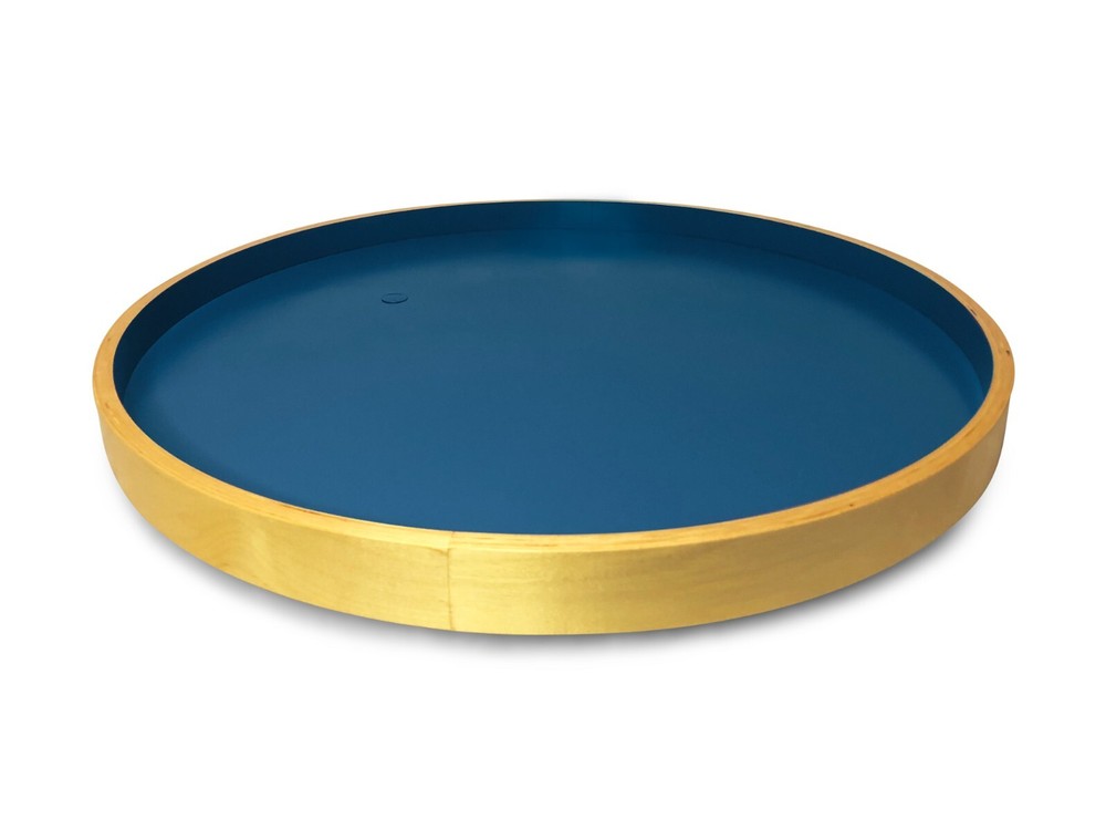 Round wooden sand tray.