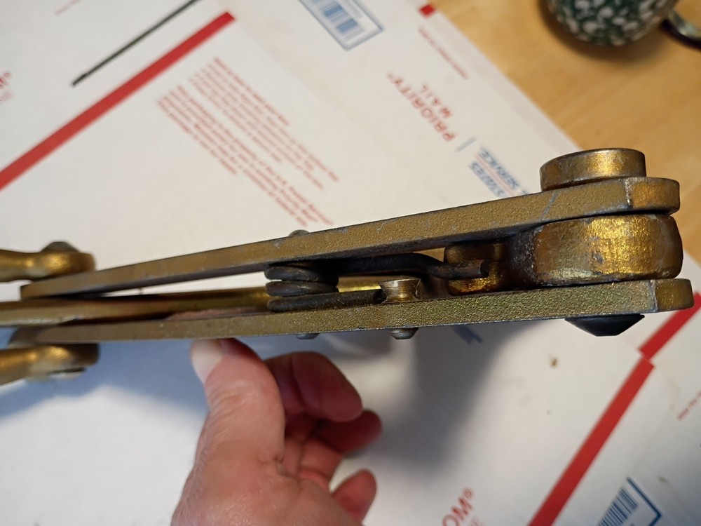 Klein Tools 1684-73 EHS Cable Pulling Jaw Grip, 8000lb Max, .25.50 in
