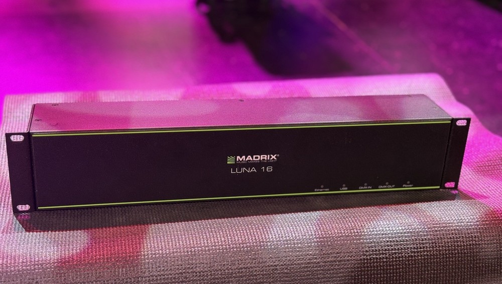 Madrix Luna 16 easy-to-use and reliable network node. ArtNet Node