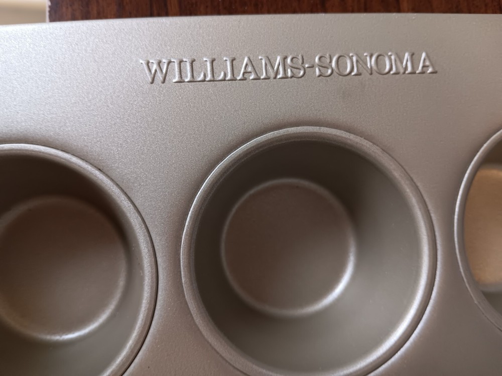 Wm Sonoma Nordic Ware Gold Cupcake pan