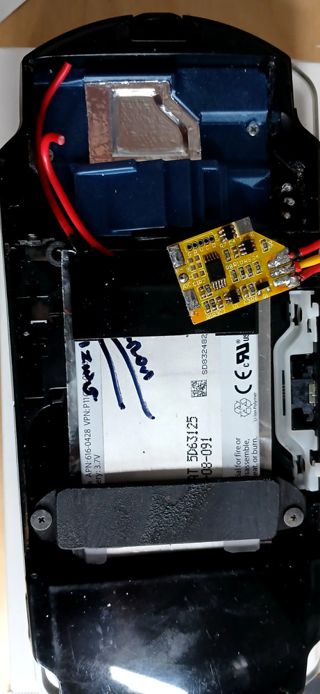 PSP 2000/3000 battery tray with microSD storage for battery modification fix.