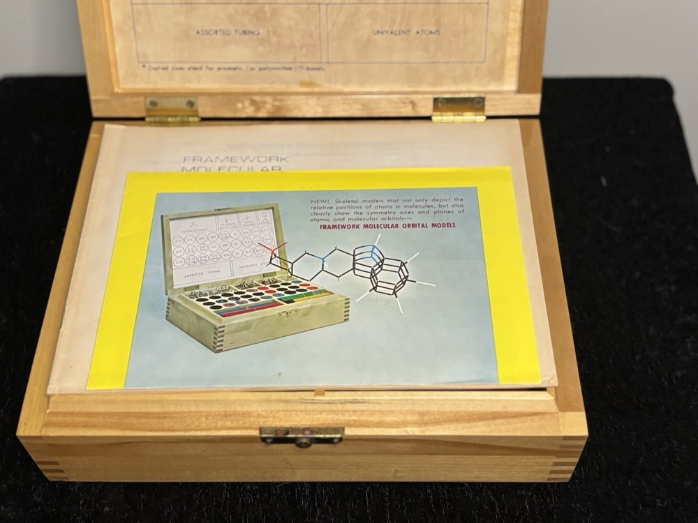 Vintage - FRAMEWORK MOLECULAR MODEL STUDENT SETS Prentice Hall In Wooden Box