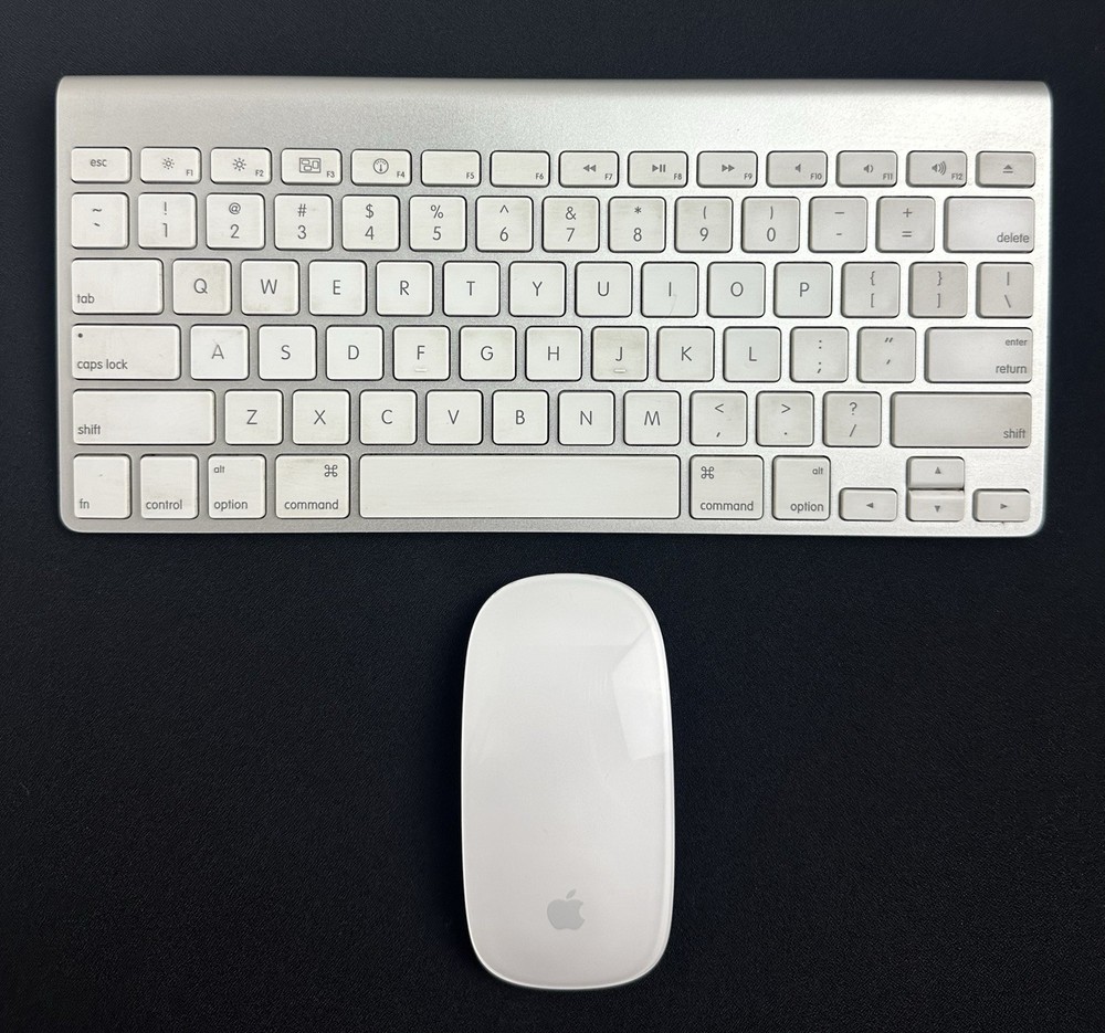 Apple A1314 Keyboard & A1296 3Vdc Wireless Mouse ( No Batteries ) Tested Working