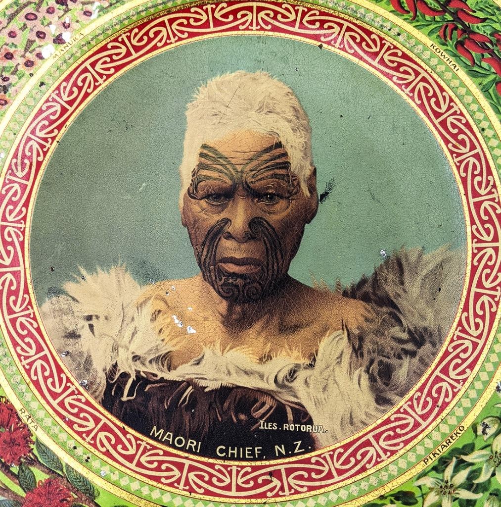 MAORI CHIEF NEW ZEALAND ILES ROTORUA PHOTOGRAPHIC TOLEWARE DISH c1901-1905