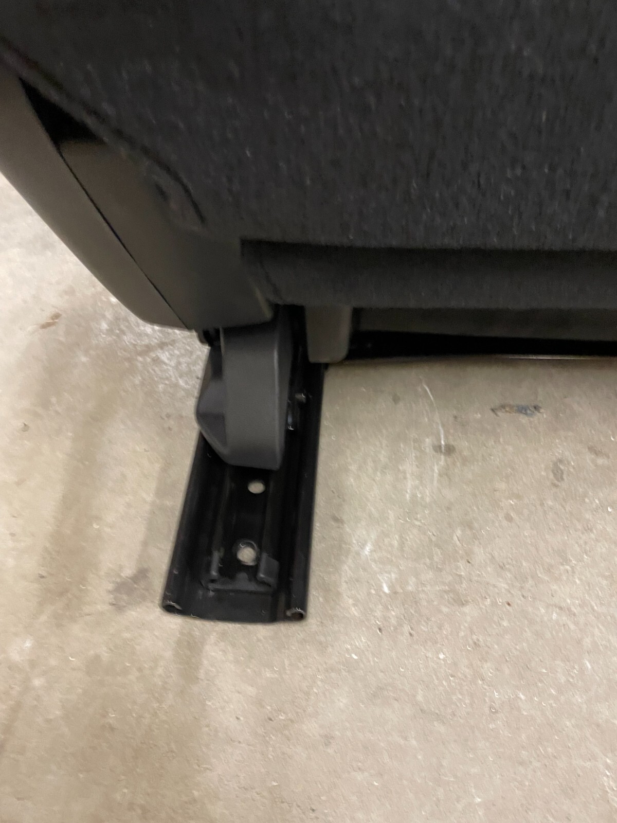 21-25 TAHOE YUKON ESCALADE SUBURBAN LEATHER 2ND ROW SEAT EBONY (JET BLACK) OEM