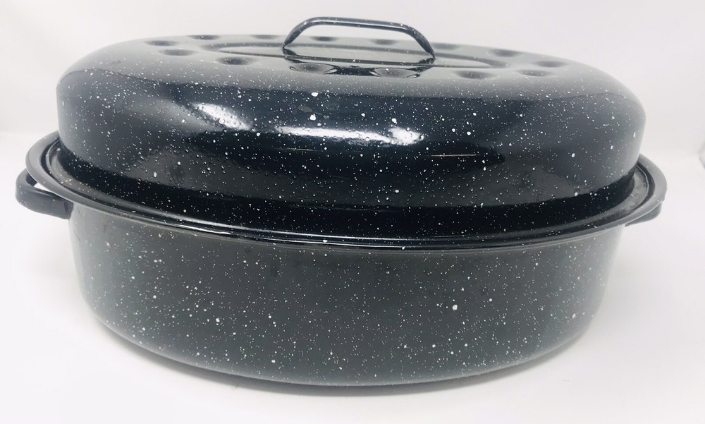 Covered Oval Roaster Black 14.5” X 10.5” EUC