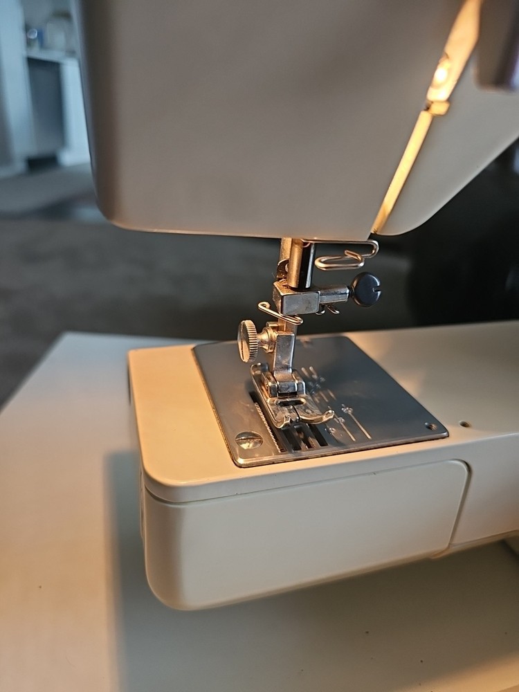 Elgin Sewing Machine Model 999F Deluxe ZigZag Tested Works