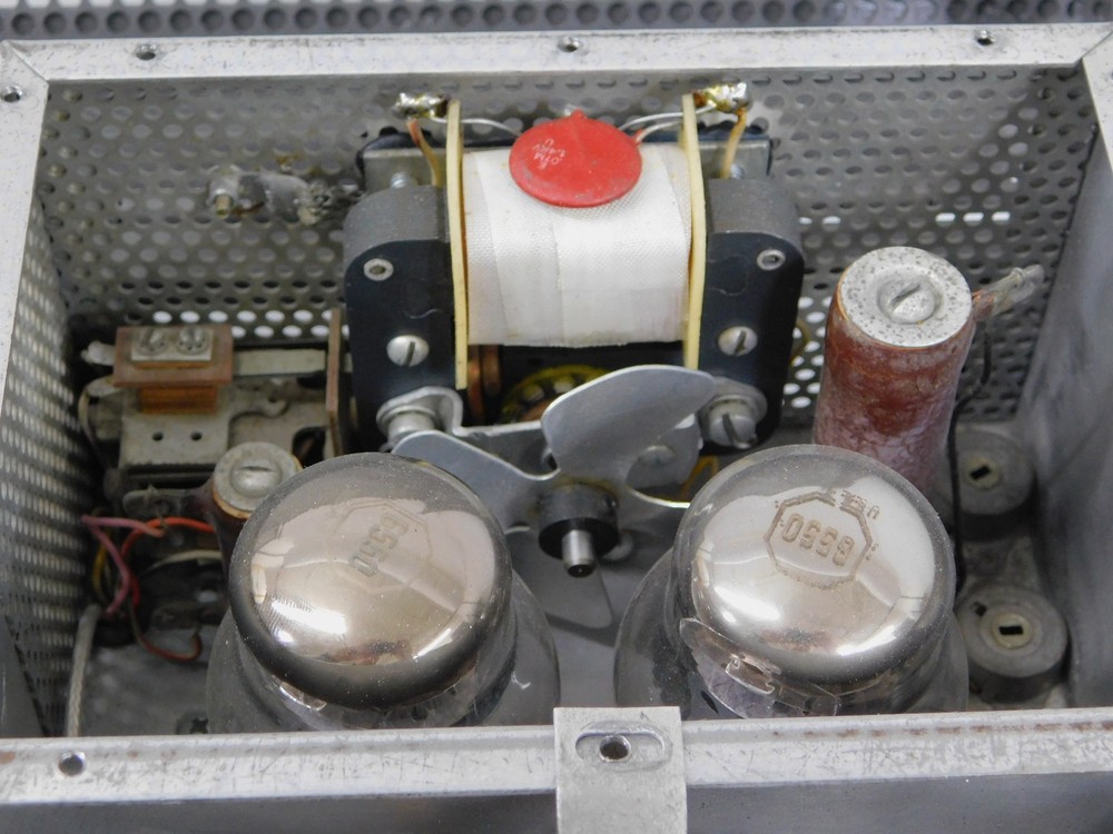 Central Electronics 100V Vintage Ham Radio Transmitter (excellent cosmetics)