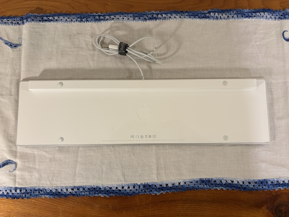 Apple Wired Keyboard With Numeric Keypad Model A1243