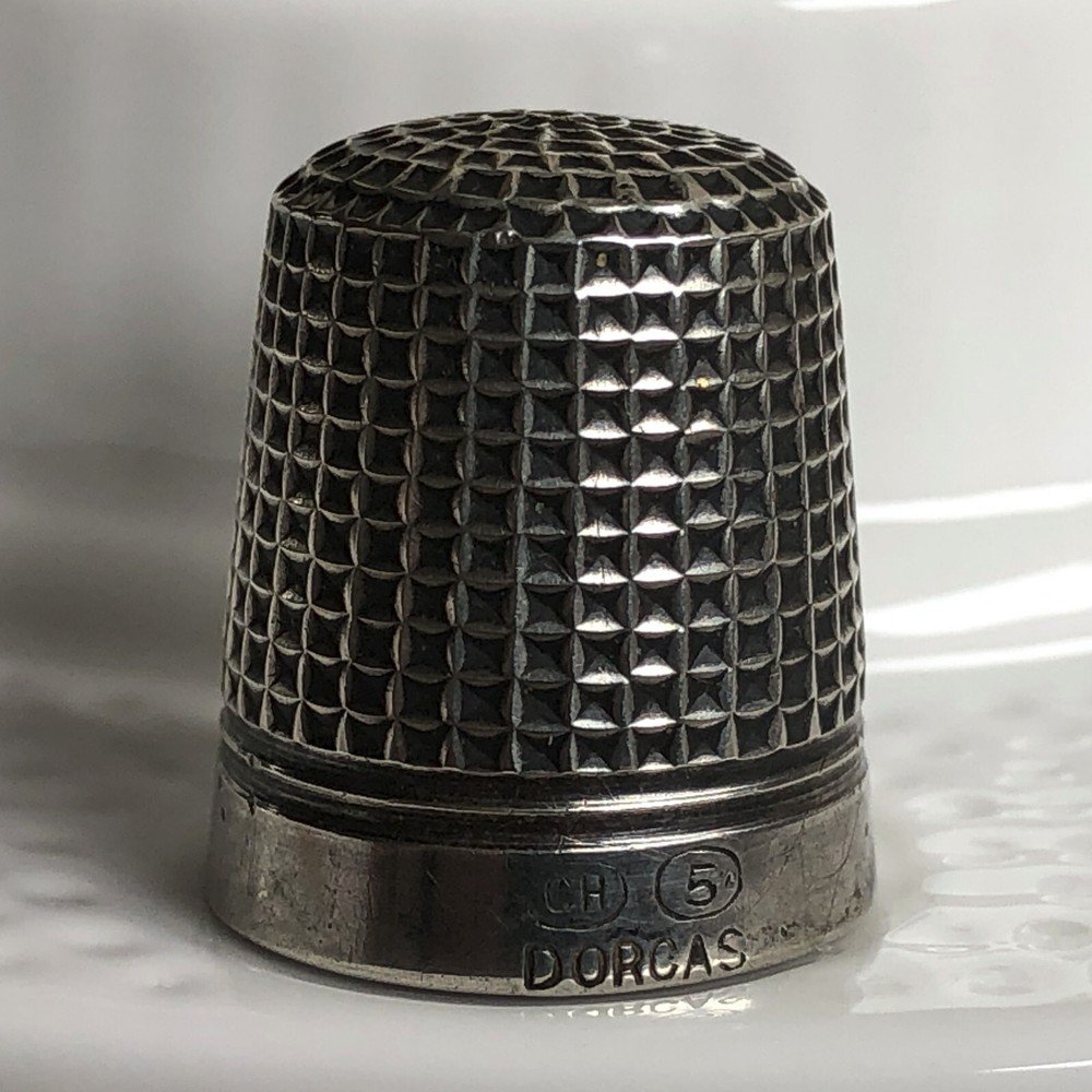 Vintage Charles Horner Dorcas 5 Thimble Silver Steel Core Grid Pattern Flat Top