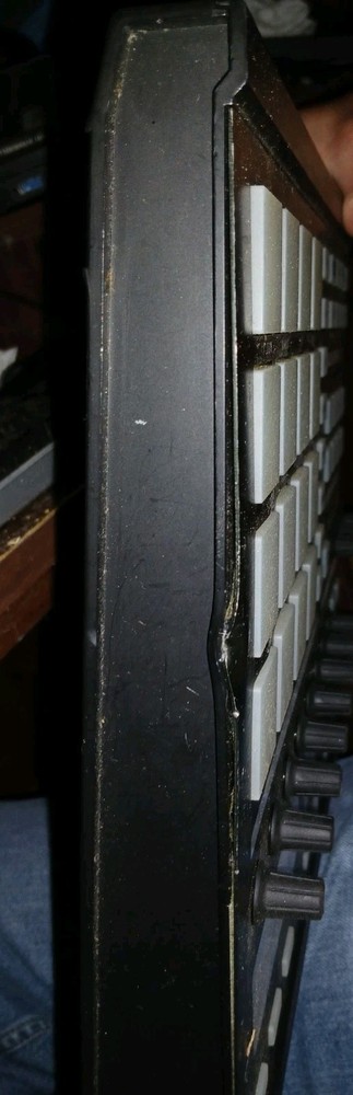 Maschine groove production studio N1 Controller No Software. Untested.