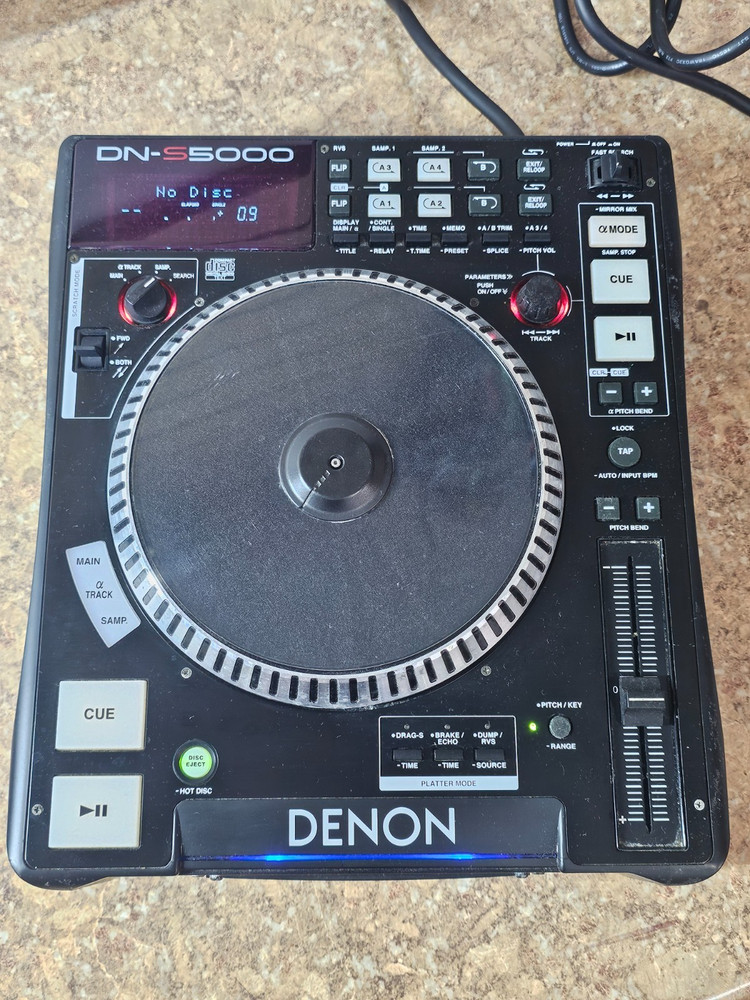 Denon DN-S5000 Digital CD Turntable DJ Controller Pre-owned