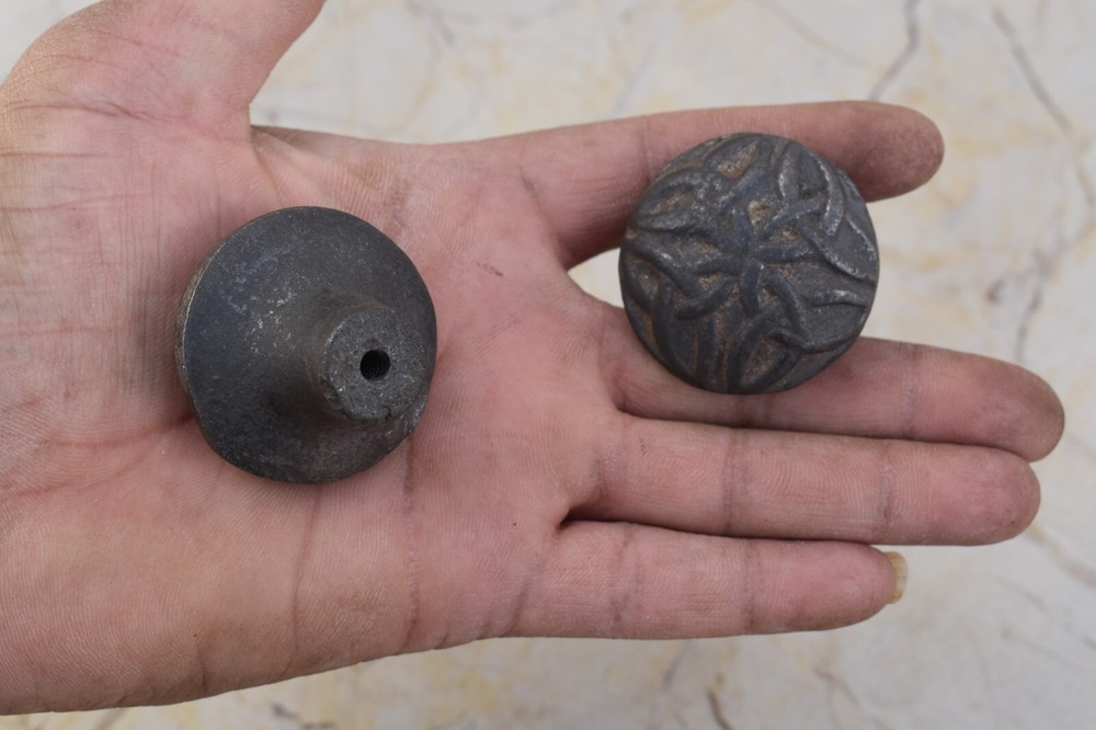 Vintage cast Iron round door knobs cabinet drawer handles pull rustic 10 pcs