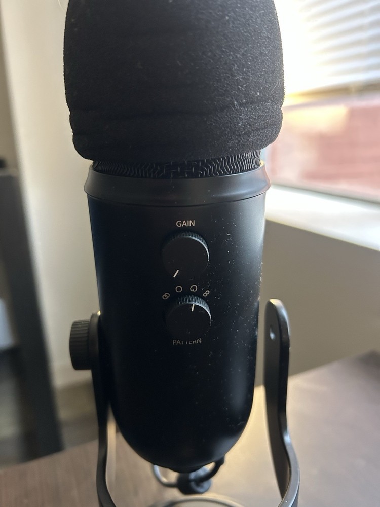 Blue Yeti USB Microphone Black Gain Control Mute Switch Multiple Polar Patterns