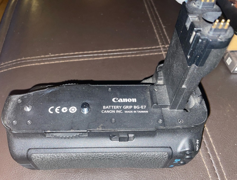 Canon Battery Grip BG-E7 for EOS 7D DSLR Digital Camera