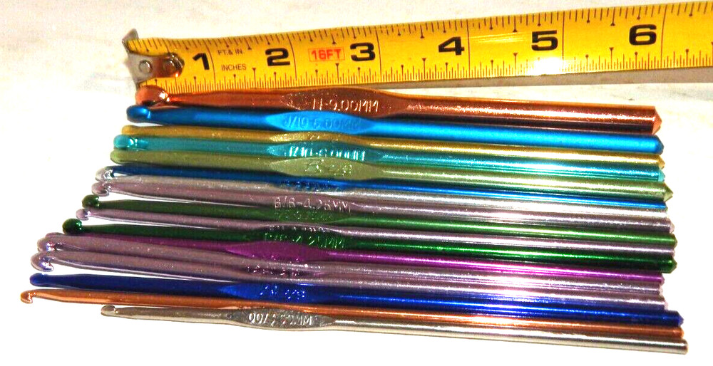 17 Assorted Crochet Hooks and Bag