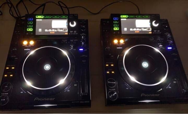 Pair 2x Pioneer CDJ-2000 Professional DJ Multi Player Digital Turntable CDJ2000
