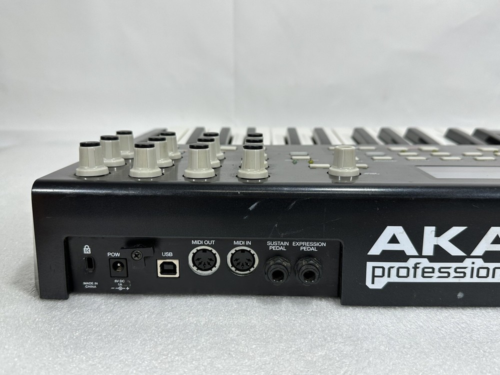 AKAI MPK25 ~ 25-key Keyboard Controller with MPC Pads ~ Working