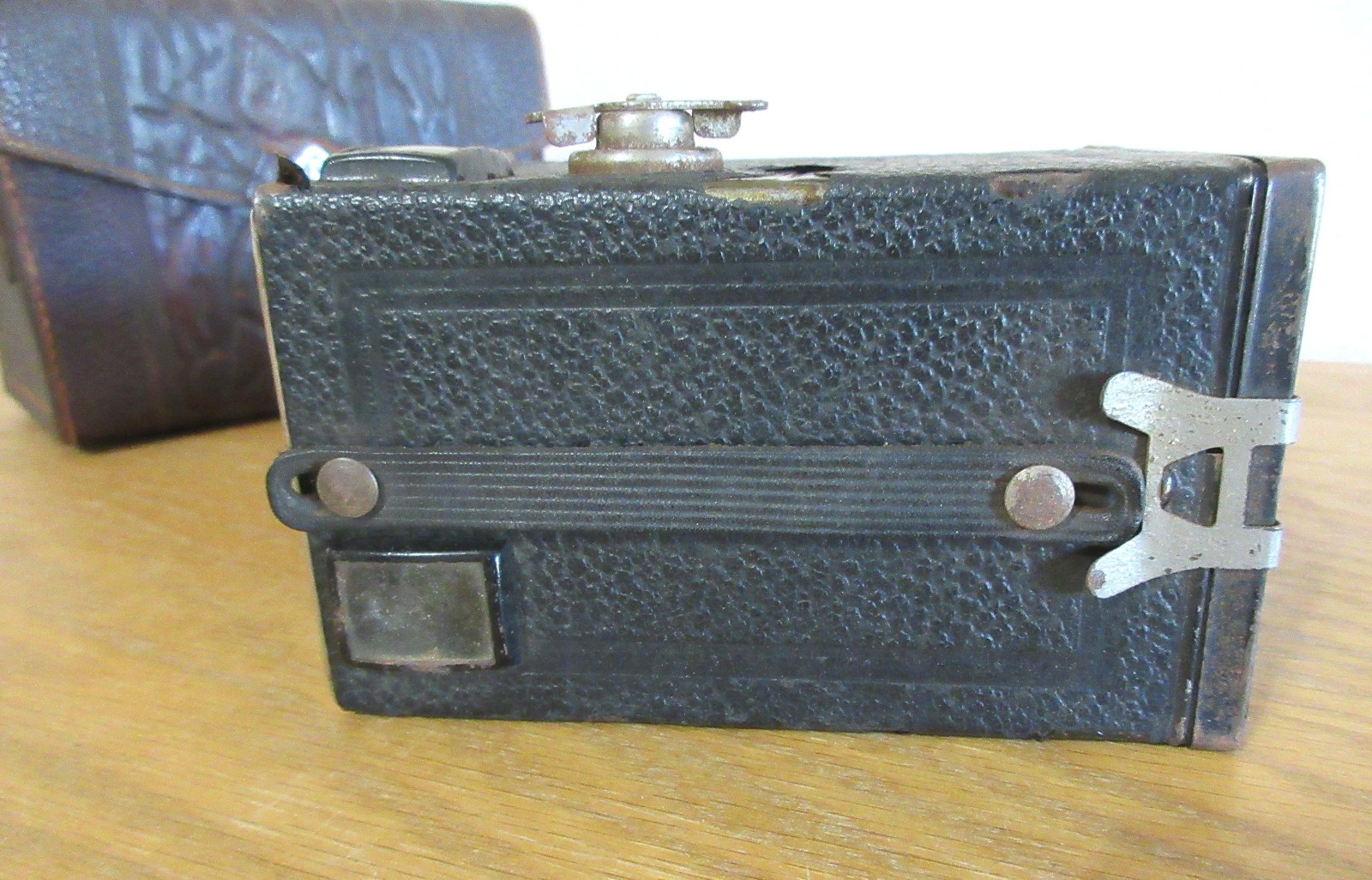 (O) Balda Rollbox Camera w/ Leather Case and Remote Cable Thread, 1930s