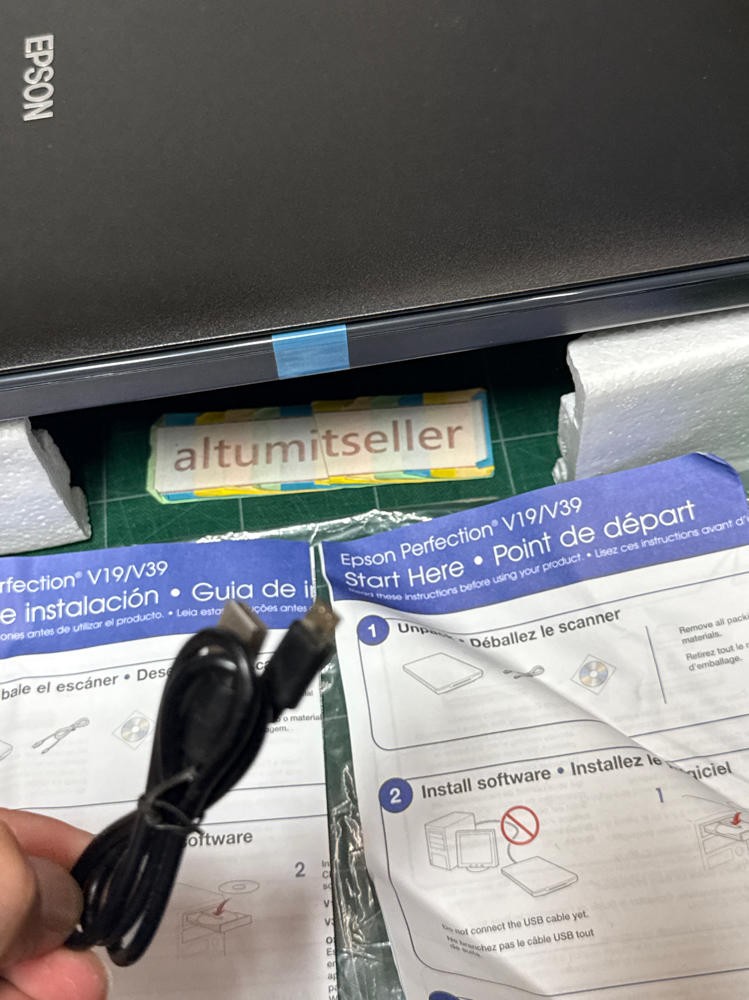 Epson Perfection V39 Photo Document Scanner USB Powered Flatbed Scanner BOX EUC