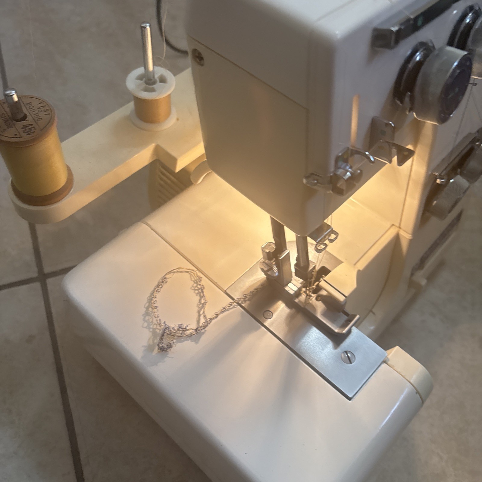 Husqvarna Huskylock 340-D Serger w/Foot Pedal & Hard Case Lock Key Sewing Instru