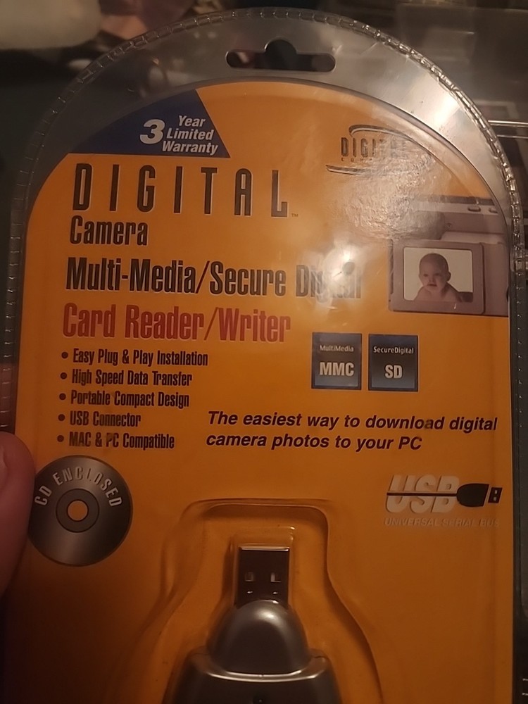 Digital Concepts Camera Multi Media/Secure Digital Card Reader & Writer