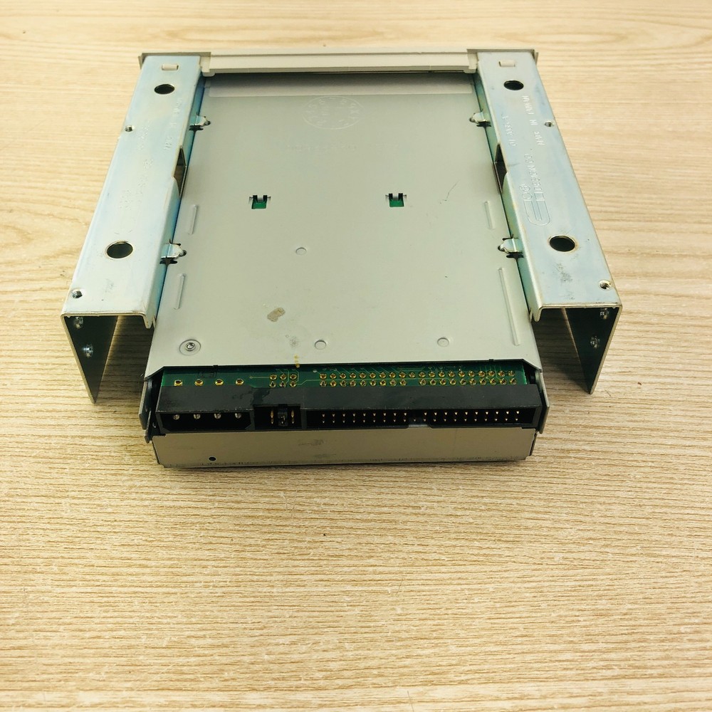 Iomega 100MB Internal Z100ATAPI 3.5 Zip Disk Drive & 5.25in. Bracket - Tested