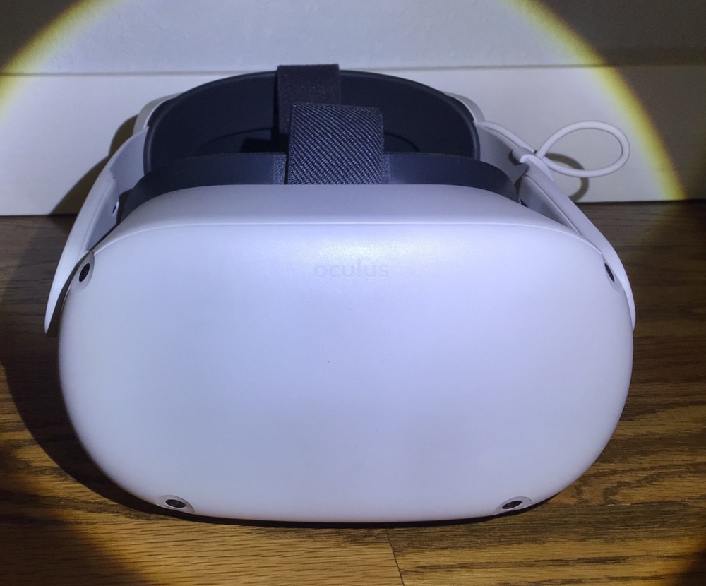Oculus Quest 2 VR With case, and extra battery pack!