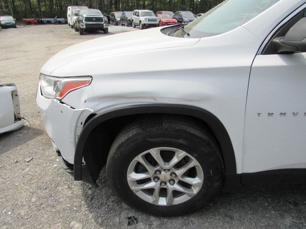 TRAVERSE 2021 Glove Box 1042784