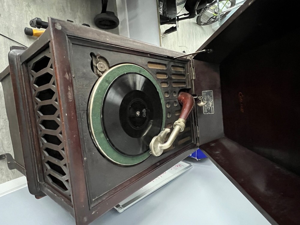 Early 1900’s Edison Antique Phonograph