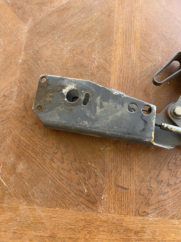 ford new holland shifting bracket