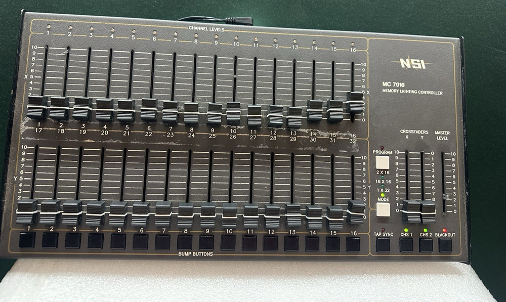 NSI MC‑7016 Memory Lighting Controller – 16/32 Channels – MPX/DMX.