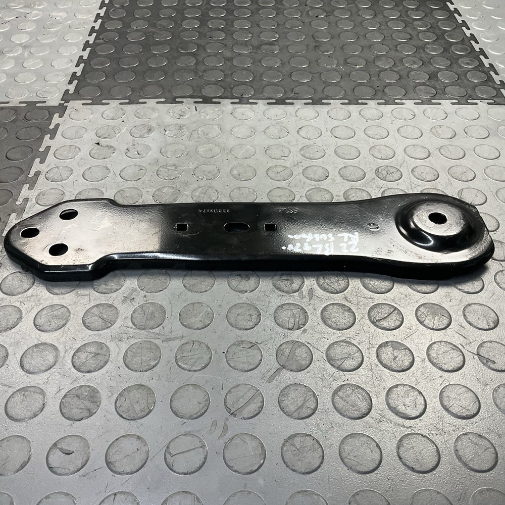 2019-2022 CHEVY BLAZER REAR LEFT DRIVER SIDE SUBFRAME SUPPORT BRACKET MOUNT OEM