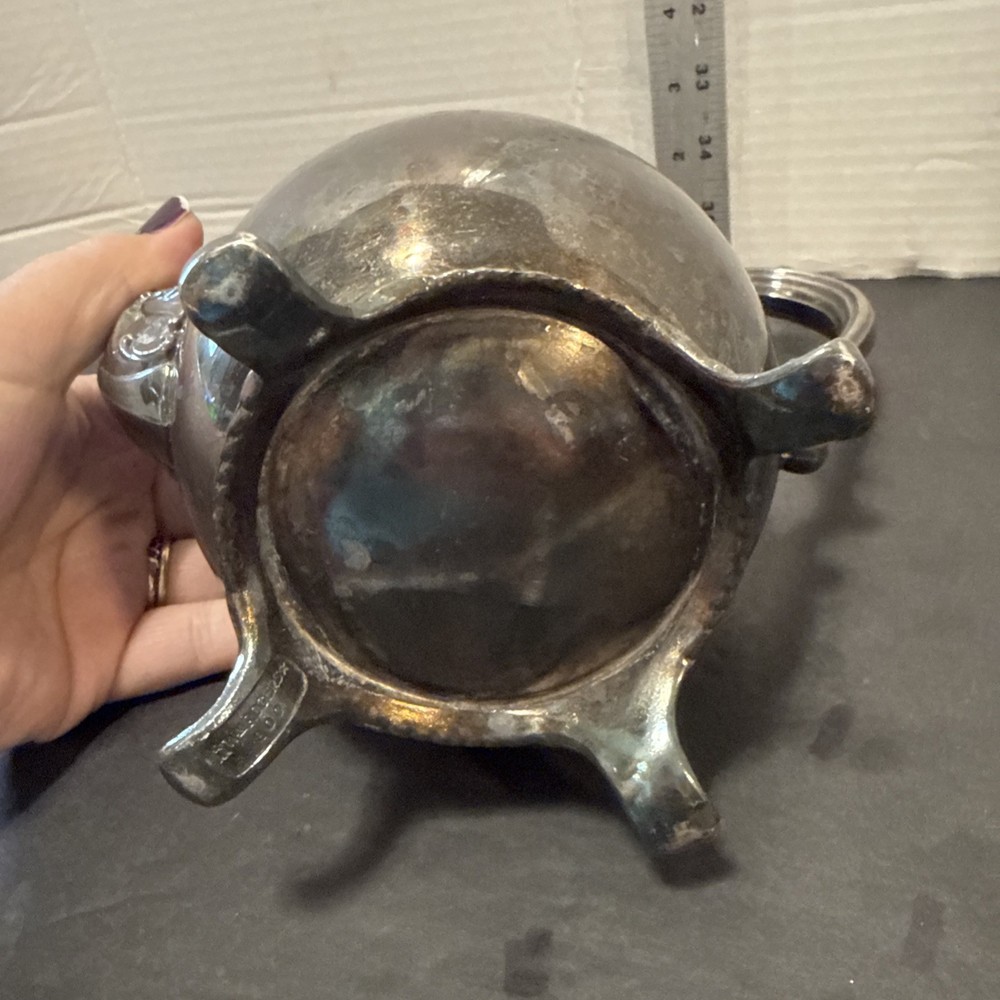 WM Rogers Silver Plate Lidded Coffee Pot 800