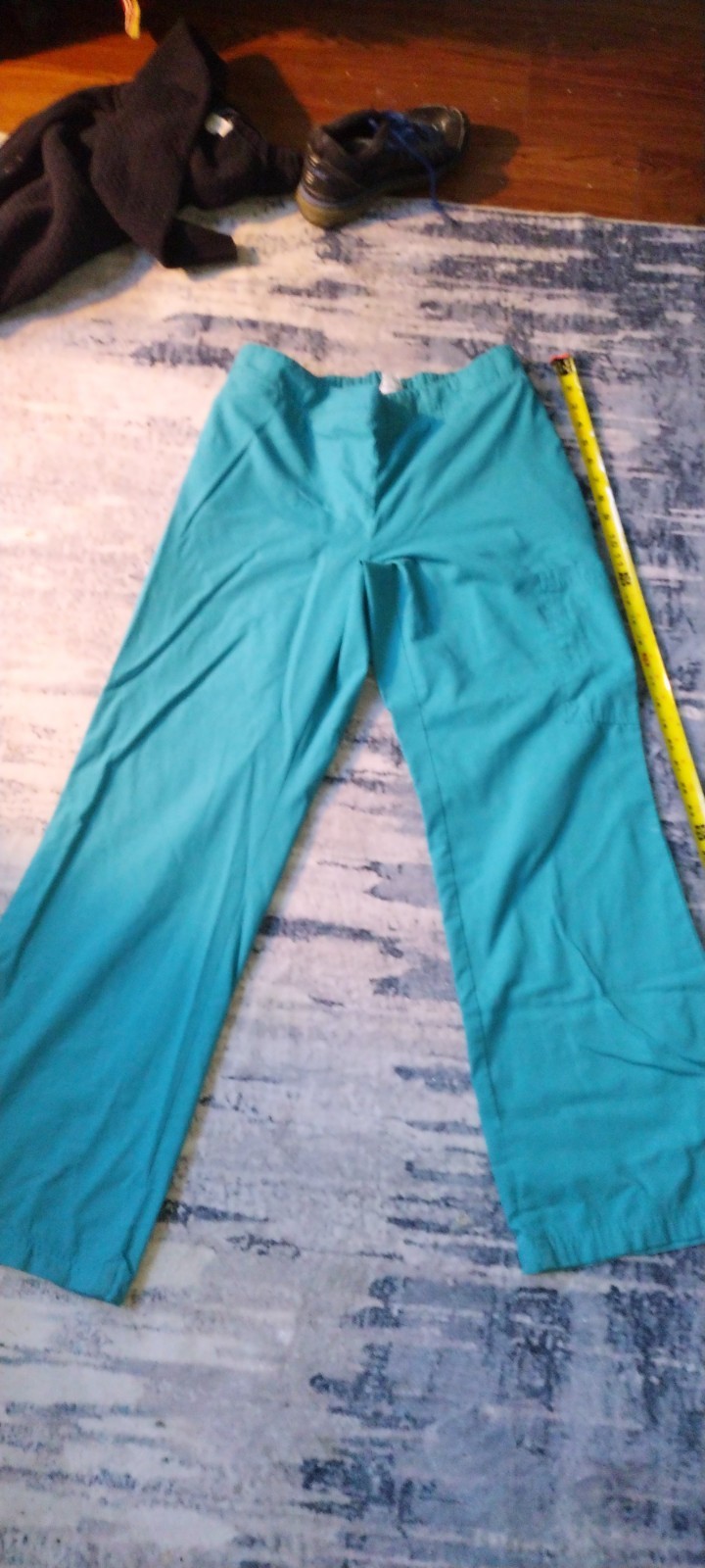 SET OF 2SCRUB TOPS AND MATCHING PANTS FOR BOTH IN MED.