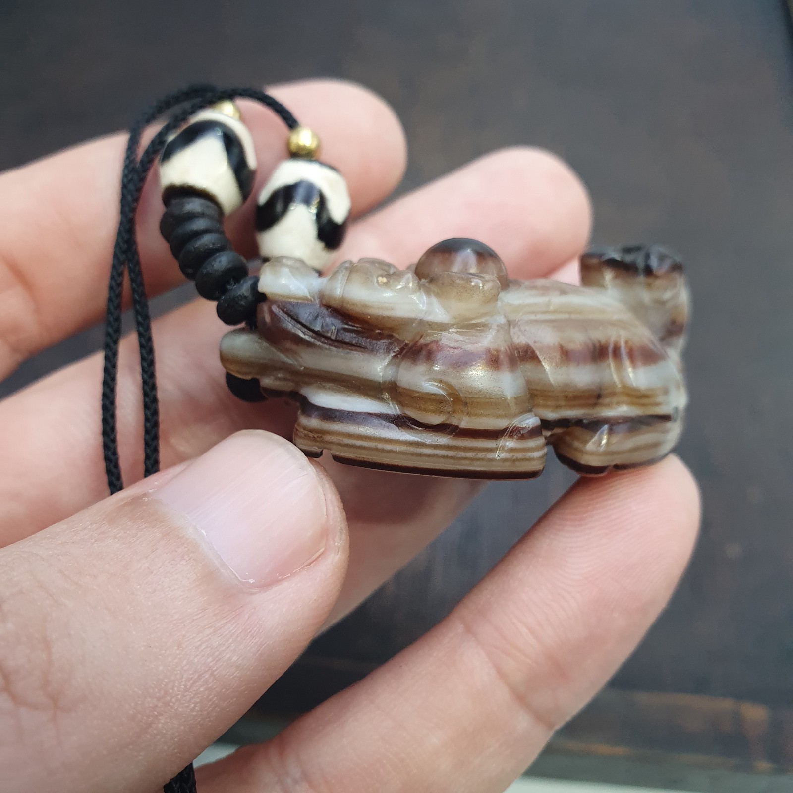 tibetan carving agate eyes stone bead amulet