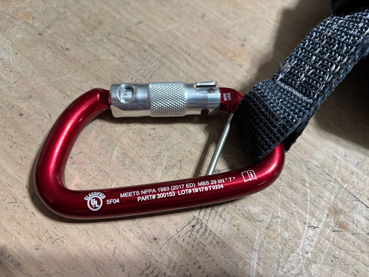 CMC Rescue Levr Fire Escape System w/hook, descender, carabiner, rope + bag NEW